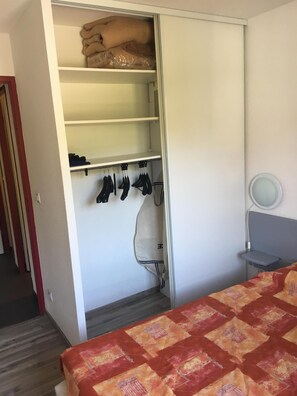 1 bedroom, travel cot, WiFi