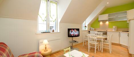 Smart TV, DVD player, books, stereo