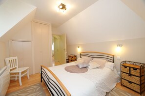 2 chambres, fer et planche à repasser, lit parapluie, Wi-Fi gratuit