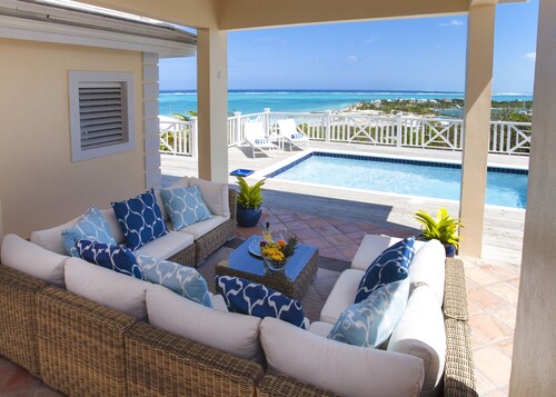 White Osprey: Spectacular views from every room and pool overlooking the ocean