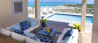 Hvit Osprey: Spektakulær utsikt fra alle rom og basseng med utsikt over havet