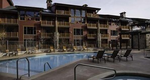 Ulkouima-allas, lämmitetty uima-allas