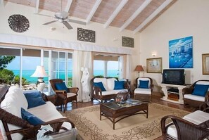 Smart-TV, Videospiele, DVD-Player, Tischfußball