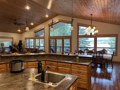 Picturesque Lakefront Property for Your Next Mountain Escape