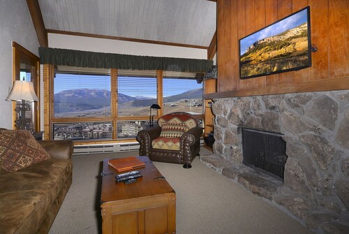 Columbine 2304 / Ski-in Ski-out Condo Right on the slopes! Great Views!