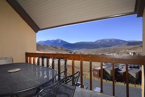 Outdoor dining - Columbine 2304 (Crested Butte)