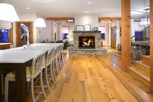 Luxury 4 makuuhuoneen koti oikealla Rainbow Park / kävellä kaikkeen! Gourmet-keittiö!