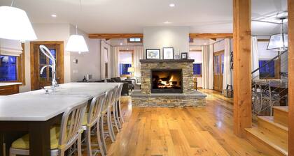 Luxury 4 makuuhuoneen koti oikealla Rainbow Park / kävellä kaikkeen! Gourmet-keittiö!