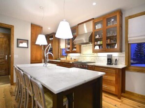 Fridge, microwave, oven, coffee/tea maker - Elk Ridge (Crested Butte)