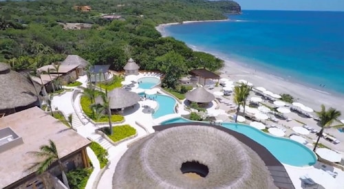 Splendid 5-bedroom ocean-view villa at The Four Seasons Punta Mita