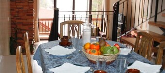 L. grande Casa de pueblo para 16 personas. $ 150. 15 minutos. de SM. +63 918 901 0361
