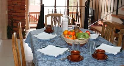 Large L.A. Town House for 16 Persons. $150. 15 min. from SM. +63 918 901 0361
