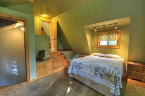 3 bedrooms, free WiFi, bed sheets - Custom Home in a Great Location with Outdoor Hot Tub (Hungry Horse)