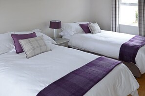 6 عدّة غرف نوم ومكواة/لوح كي وواي فاي وملاءات أسر ّة