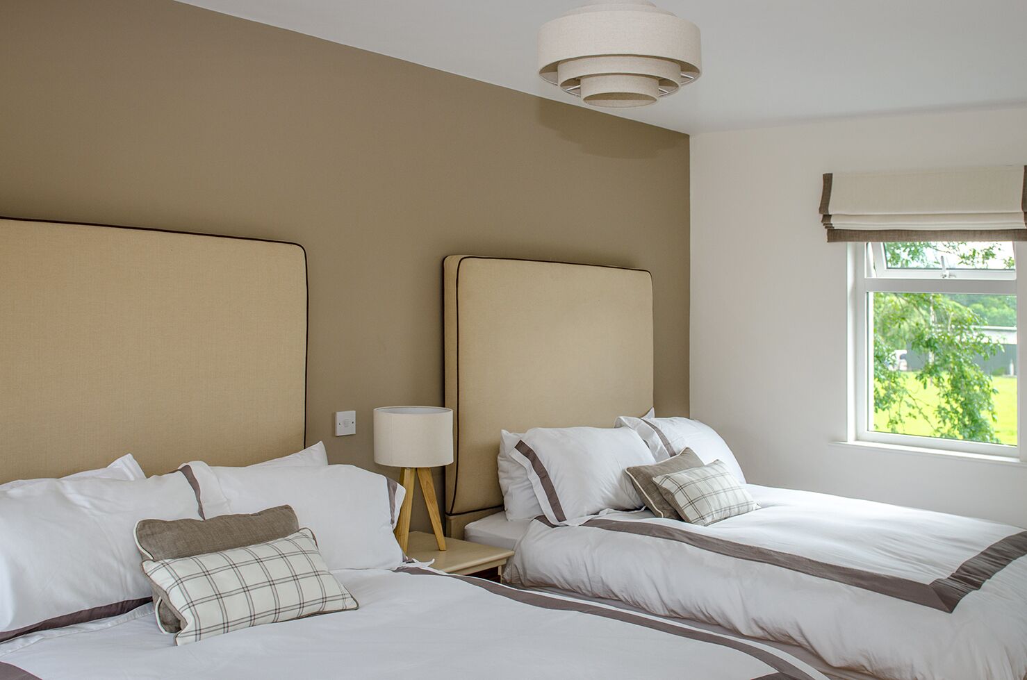 6 bedrooms, iron/ironing board, WiFi, bed sheets