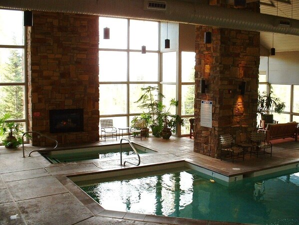 Indendørs pool, opvarmet pool