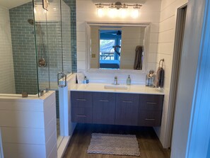Combined shower/tub, hair dryer, towels, soap