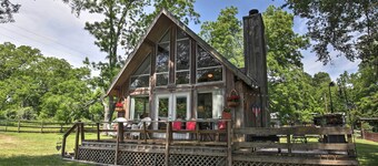 LAKEFRONT CHALET, FLOATING DECK, LARGE YARD, GRILL, CHIMINEA, ALL NEW APPLIANCES