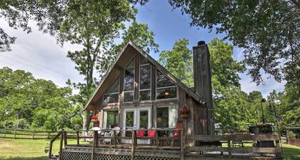 LAKEFRONT CHALET, FLOATING DECK, LARGE YARD, GRILL, CHIMINEA, ALL NEW APPLIANCES