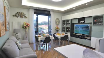 Deluxe Apartment, 2 Bedrooms, 2 Bathrooms | Living area | Smart TV, Netflix