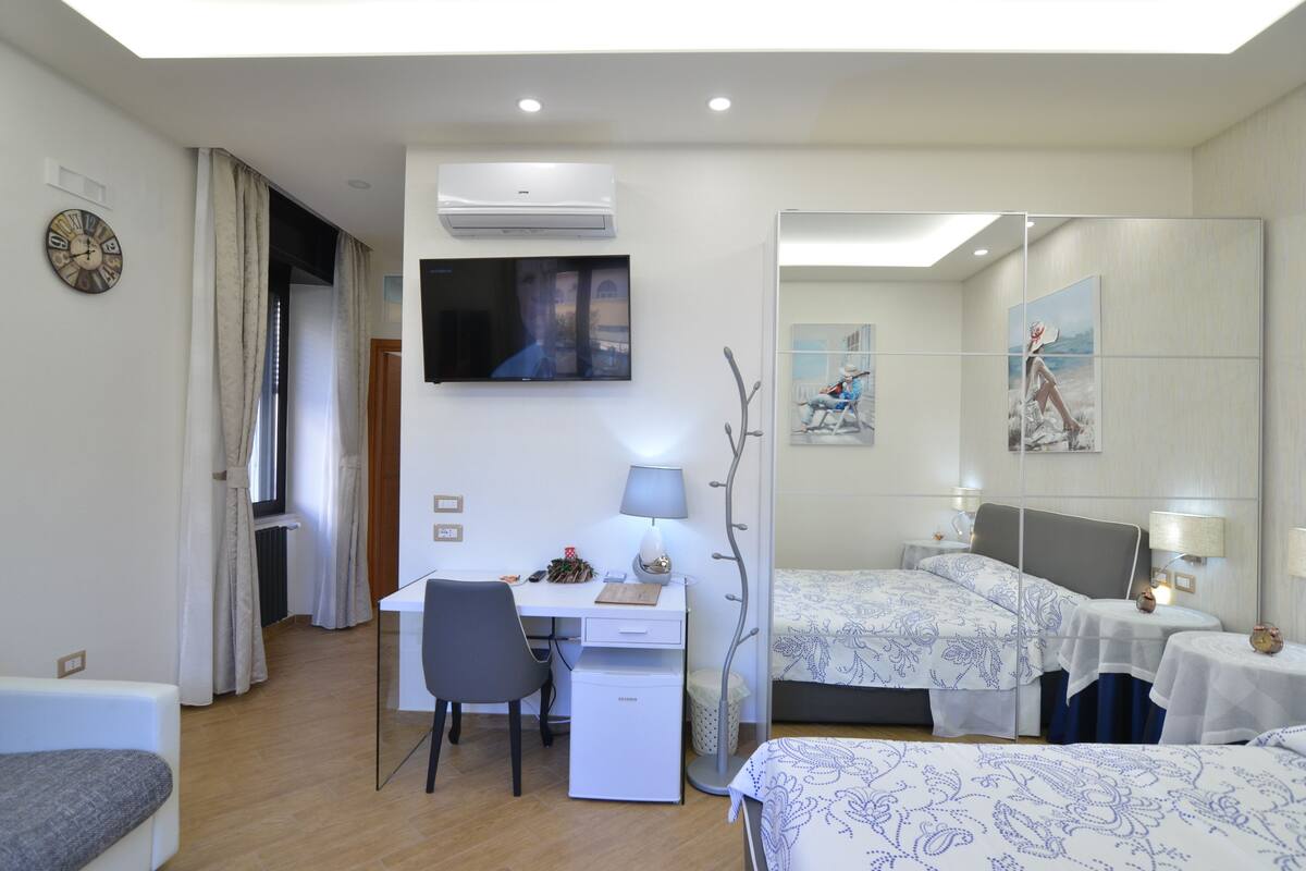 Minibar, coffres-forts dans les chambres, bureau, chambres insonorisées