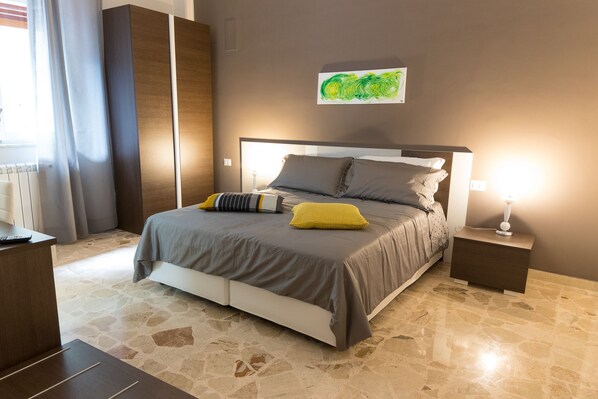Frigobar, cofres nos quartos, cortinas blackout, Wi-Fi de cortesia