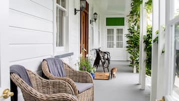 Cole Room | Exterior