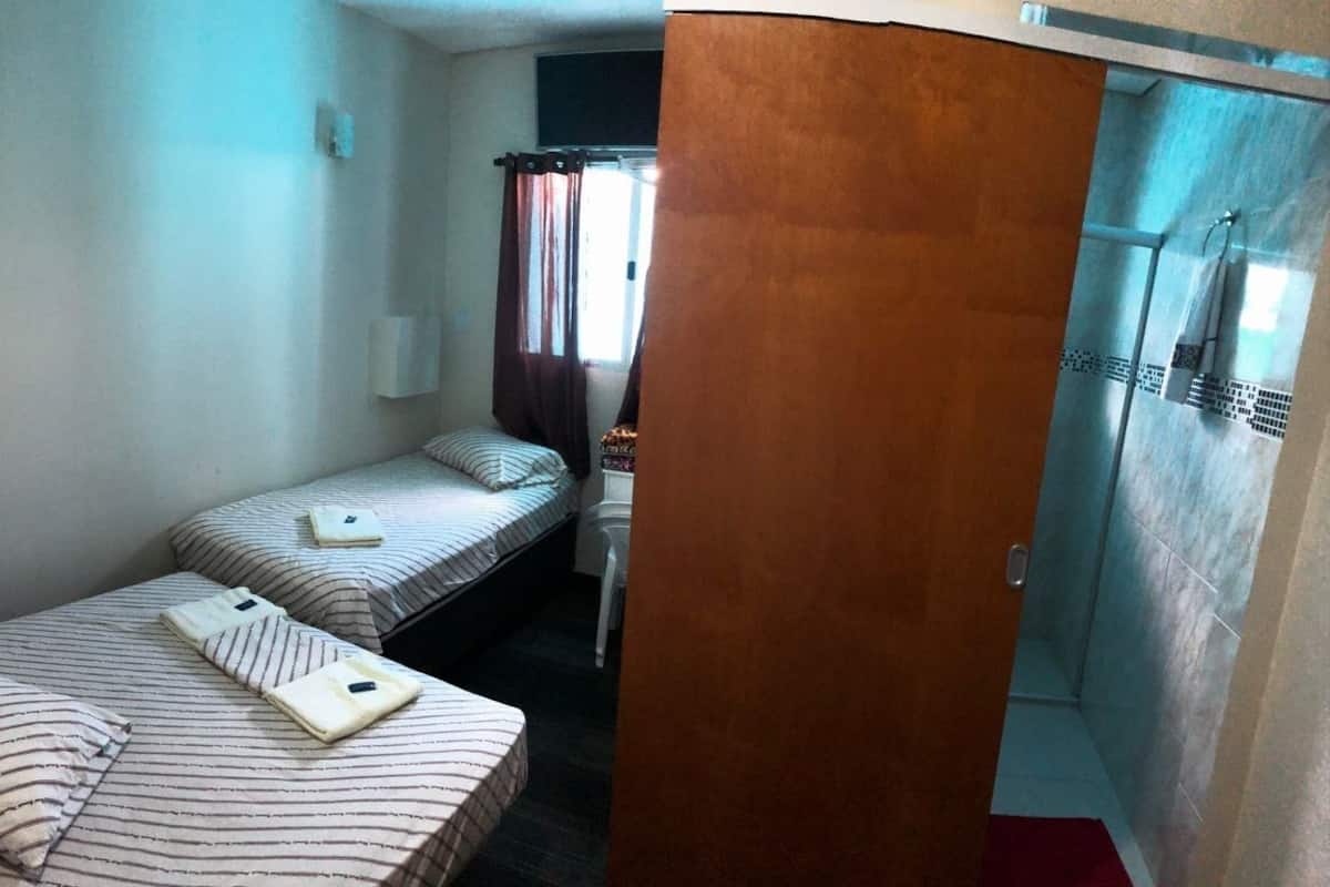 办公桌、遮光窗帘、熨斗/熨板、免费 WiFi