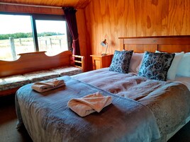Quarto família, banheiro privativo (Goldminers Cabins) | Roupa de cama