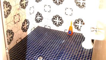 Appartement Familial | Douche de la salle de bain
