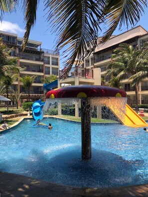 10 つの屋外プール