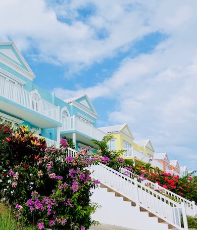 Family Townhome, 2 Bedrooms, Kitchen, Ocean View | Building design. Stunning Ocean View