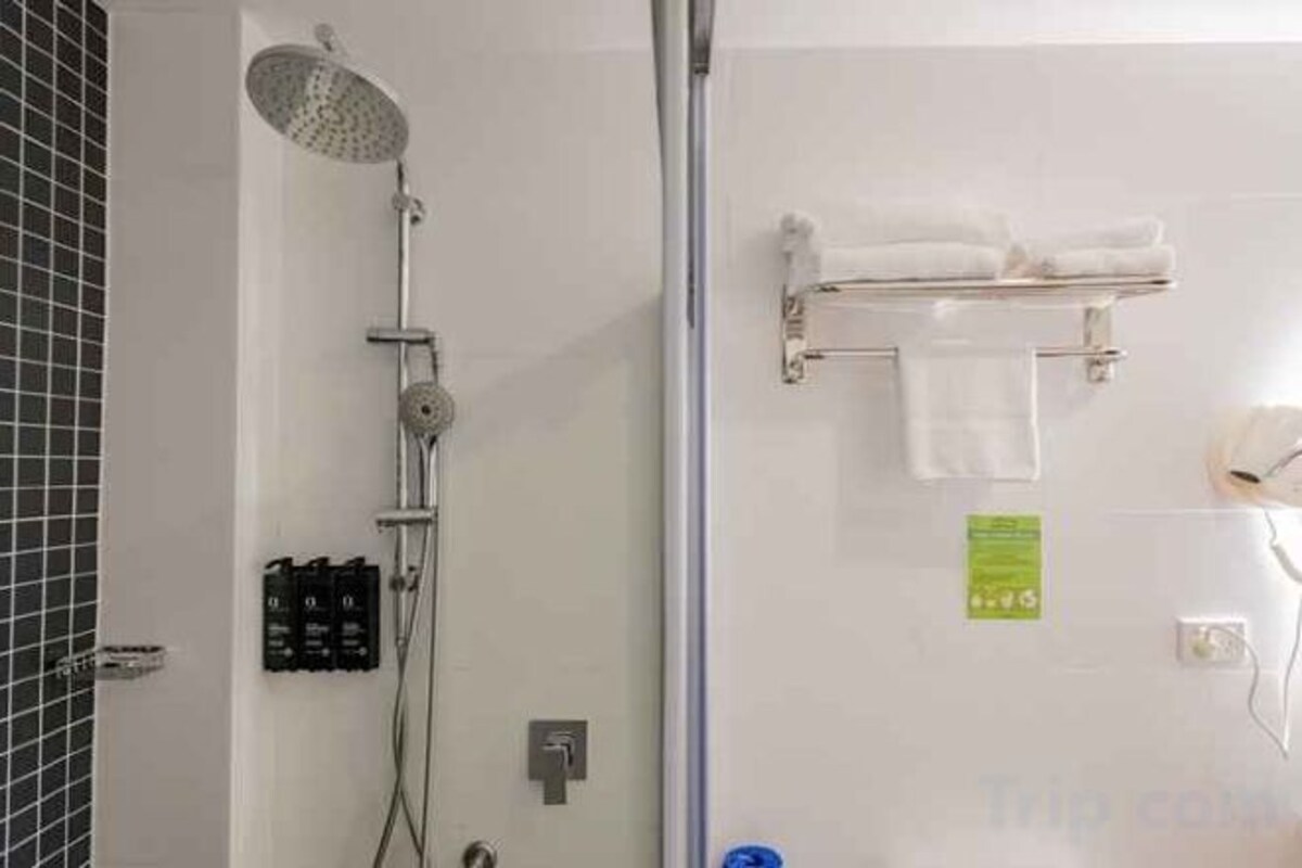 Buồng tắm vòi sen, vòi sen phun mưa, đồ dùng nhà tắm miễn phí 