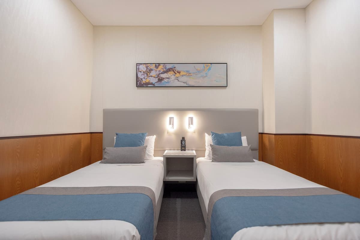 Signature Suite, Multiple Beds | 1 bedroom, minibar, in-room safe, blackout drapes