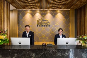Reception - YEHS Hotel Sydney QVB (Sydney)