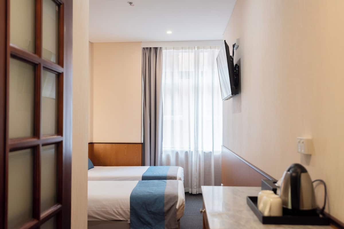 Standard Twin Room | 1 bedroom, minibar, in-room safe, blackout drapes