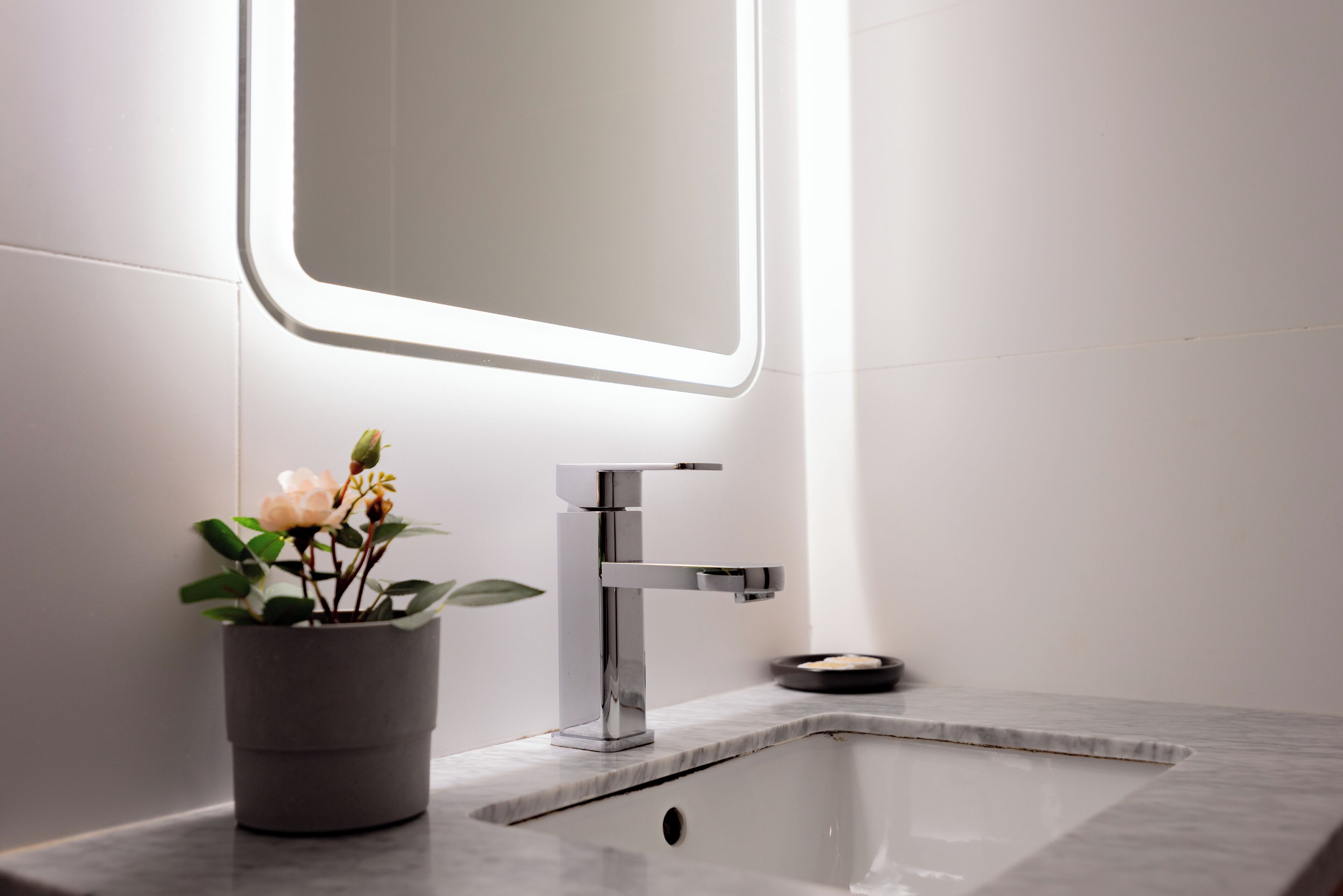 shower, rainfall showerhead, free toiletries, hair dryer