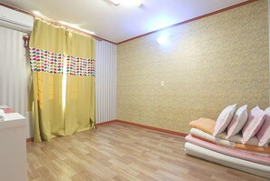 Traditional Room - Jeongdongjin Motel (Gangneung)
