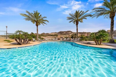 Stunning Lakeview 2BR with Pool, Lake Las Vegas