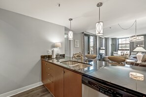 Interior - Stunning Lakeview 2BR with Pool, Lake Las Vegas (Henderson)