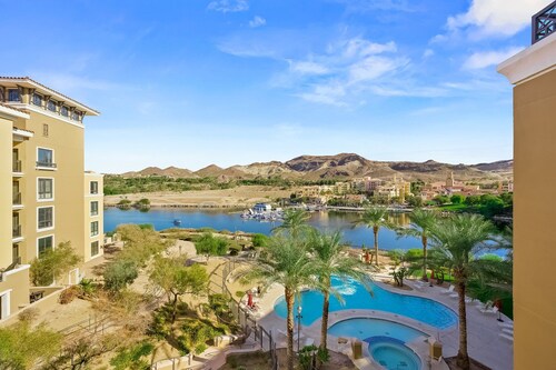 Stunning Lakeview 2BR with Pool, Lake Las Vegas