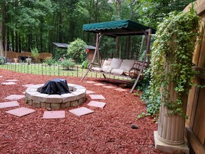 Property grounds - Cozy and private studio (White)