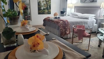 Desk, iron/ironing board, WiFi, bed sheets