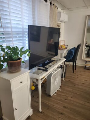 Interior - Cozy and private studio (White)