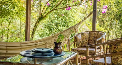 Hermosa casa rústica con 8 cascadas privadas