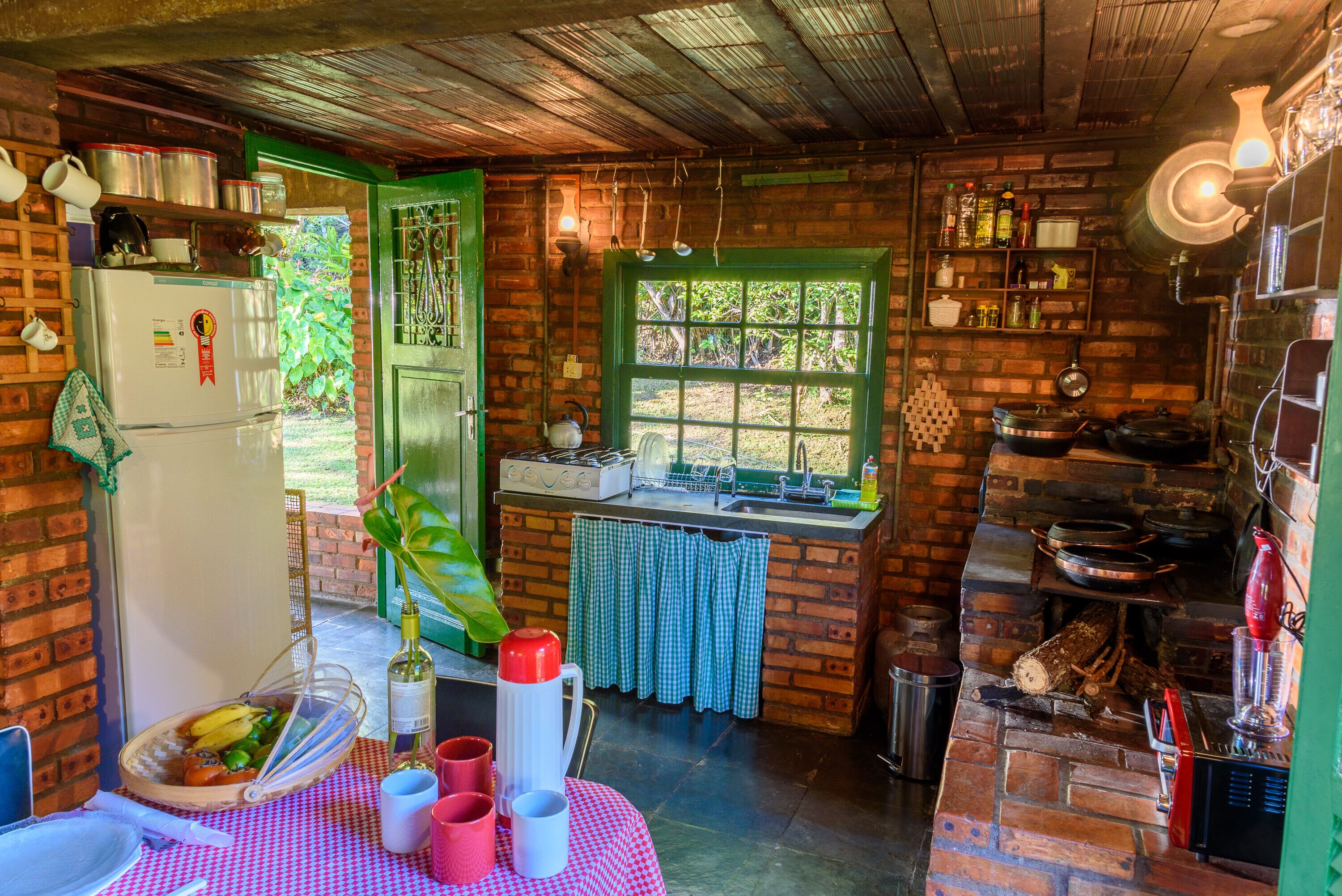 Kühlschrank, Ofen, Herdplatte, Wasserkocher