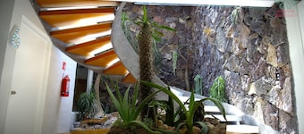 Package of 4 rooms + 4 bathrooms + private parking + free daily cleaning service