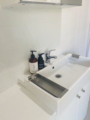Shower, hair dryer, towels, soap - THE SHACK - GOOLWA CENTRAL (Goolwa)