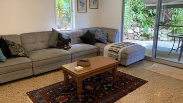 TV connectée, lecteur de DVD, livres, vidéothÚque