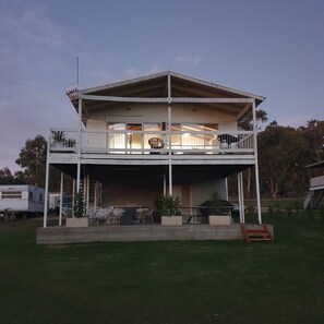 Exterior - Mudita at Bonnie DoonSleeps 8. All linen supplied (Bonnie Doon)